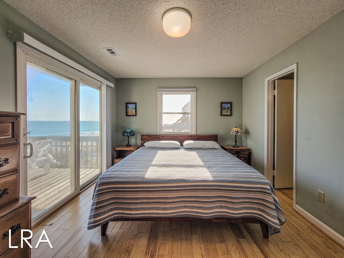 804 S Shore Dr (Beachy McBeach House [Int Ext Aerials]) - watermarked-15