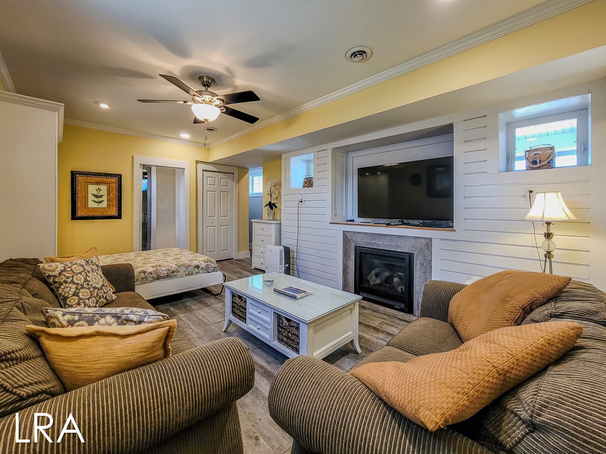 Living Area2 + Double Bed-10