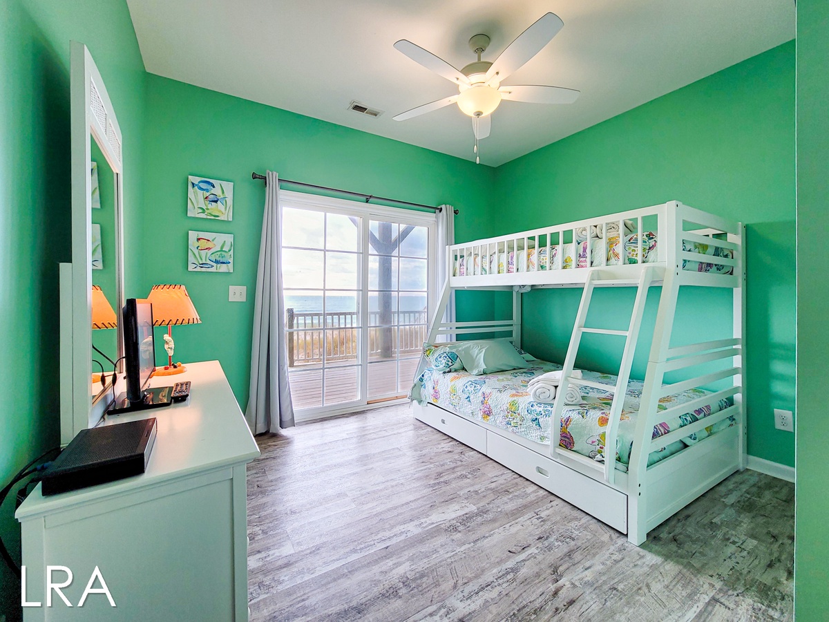 Bunk Bedroom Double/Twin-17