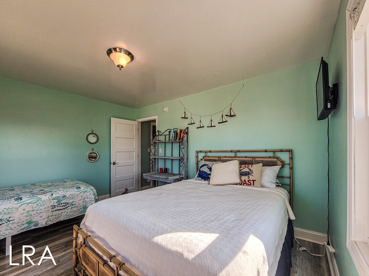 Queen/Twin Bedroom-09