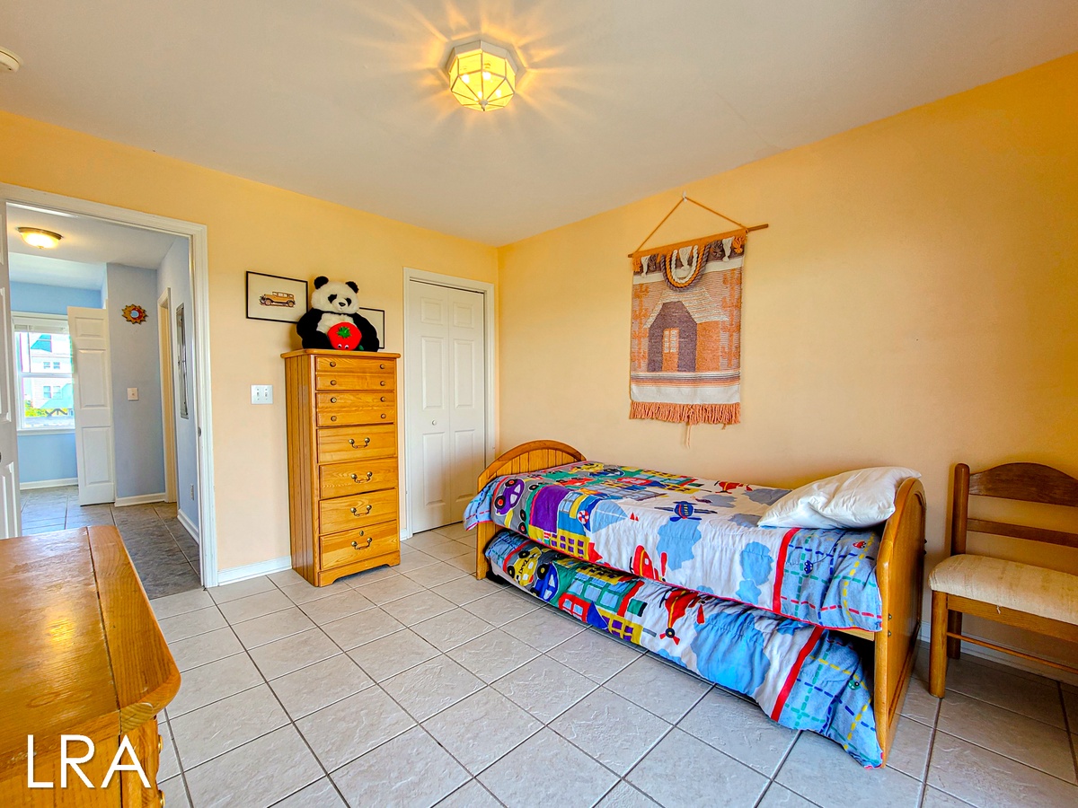 Twin Bedroom-41