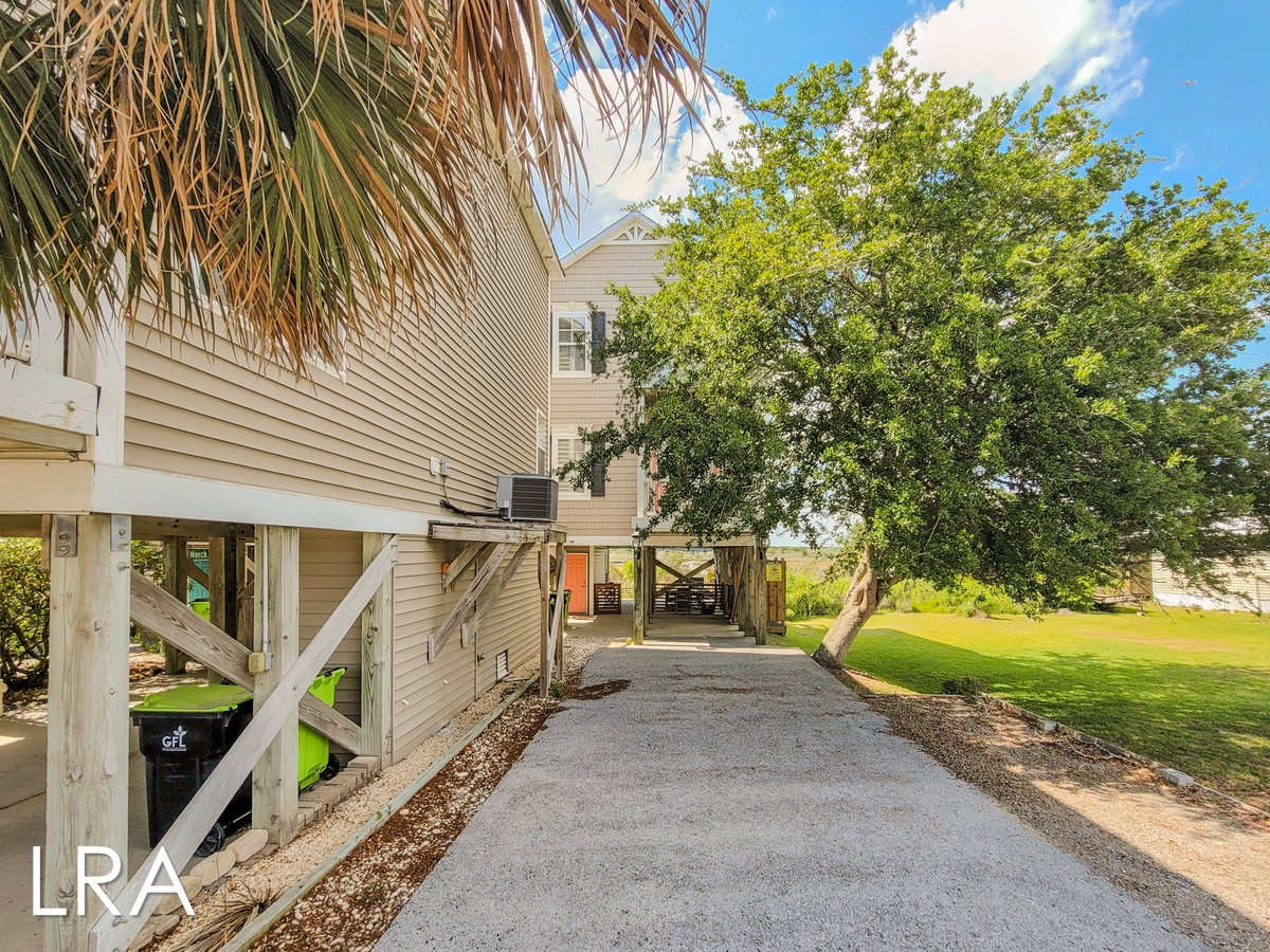 615-E N New River Dr (Coral Cabana [Int Ext Aerials]) - watermarked-47