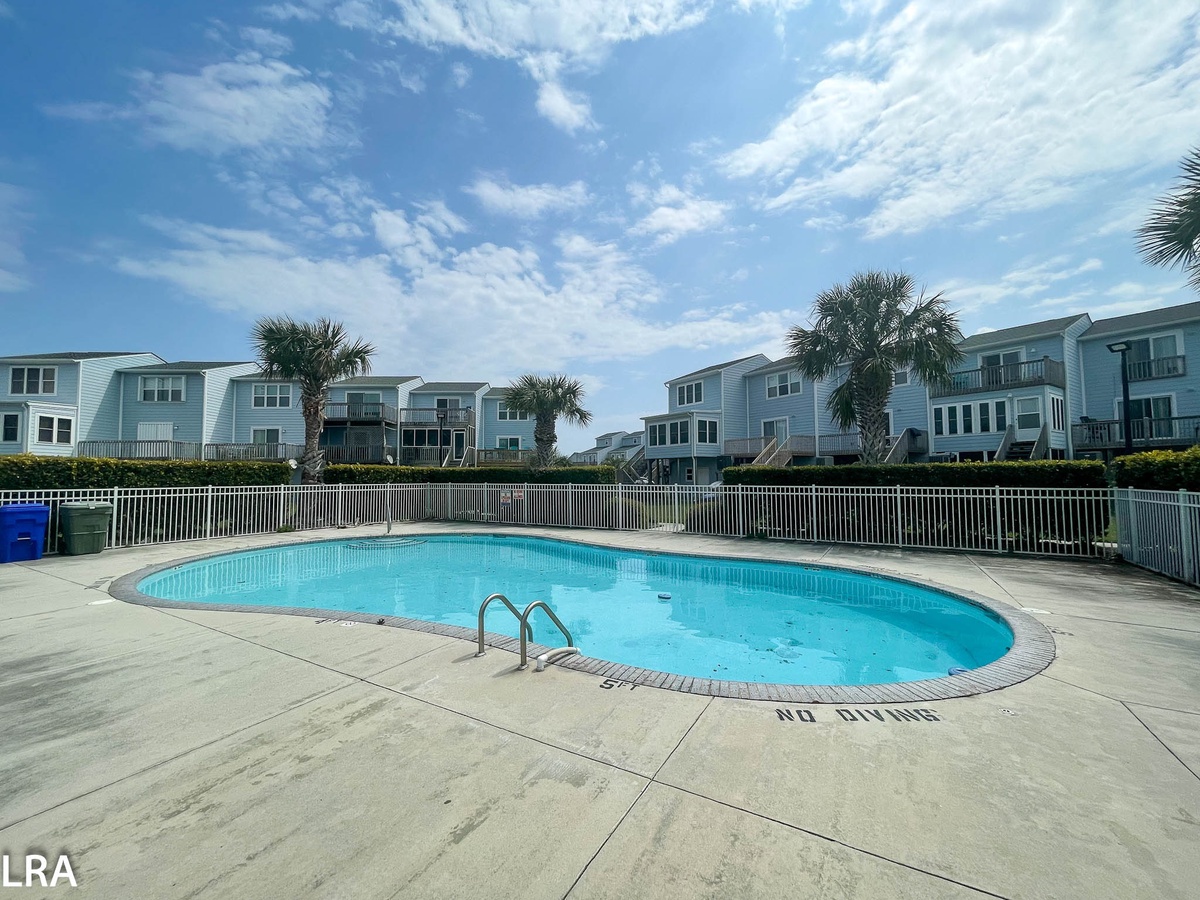 42. Makin Waves - 37 Bermuda Landing