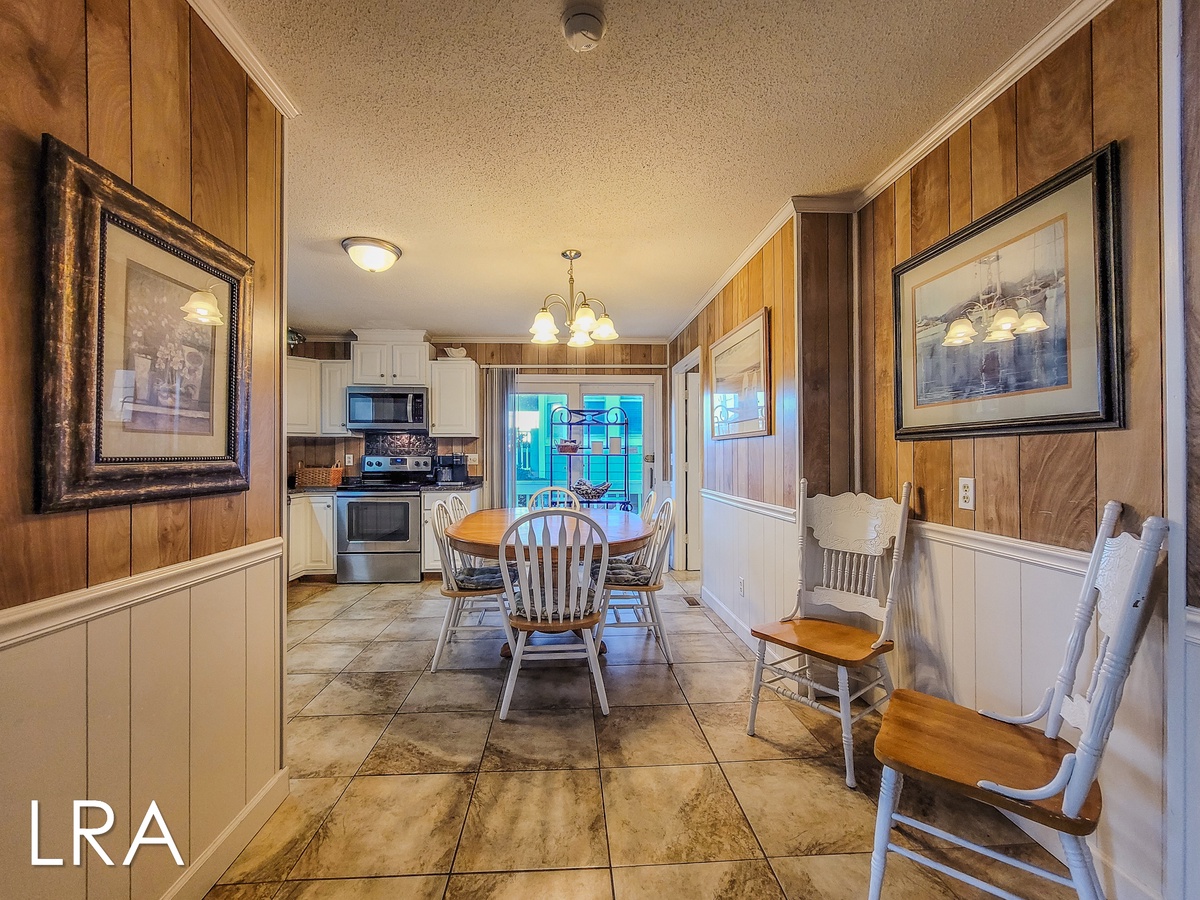 Dining/Kitchen-28