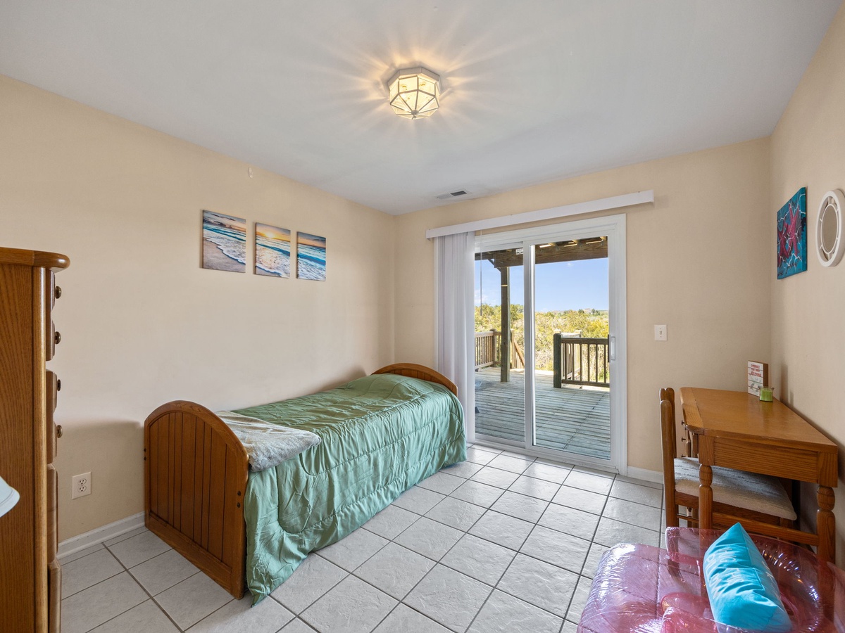 8-web-or-mls-3735 Island Dr. 10