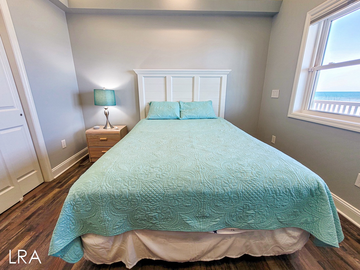 Queen Bedroom-59