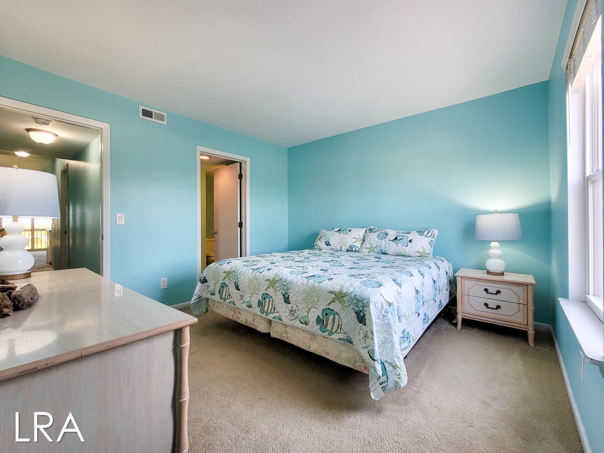 King Bedroom-24