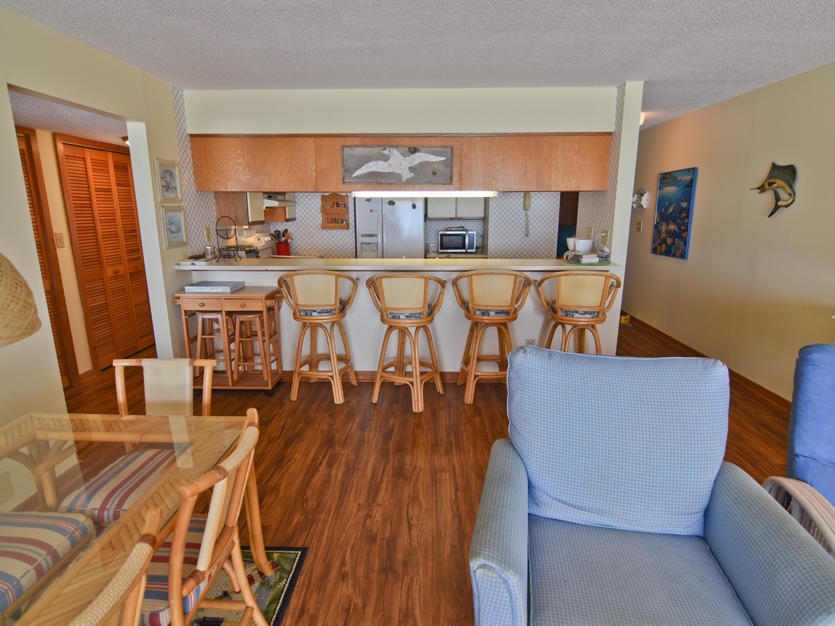 Kit;chen and Kitchen Bar - 10