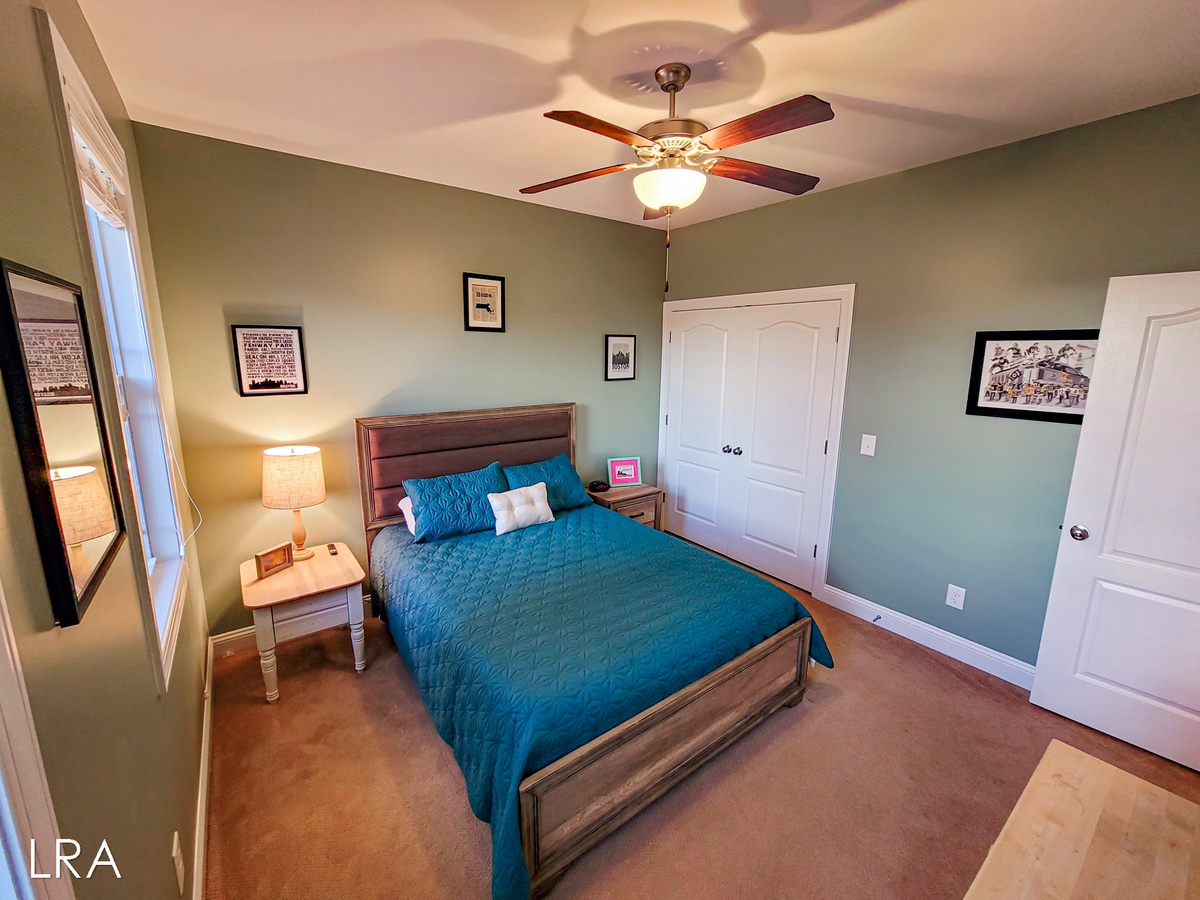 Queen Bedroom-37
