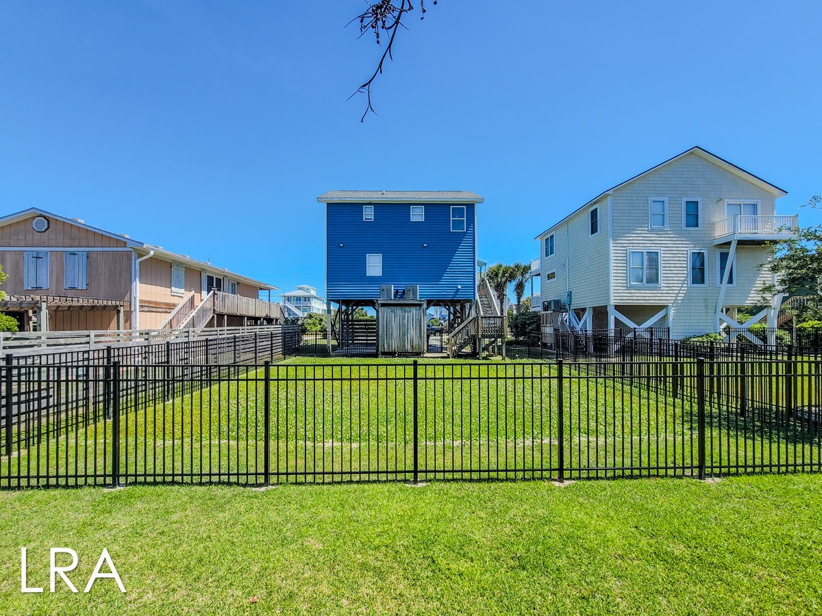 1109 N Topsail Rd (Knot A Worry [Ext - Fence]) - watermarked-2