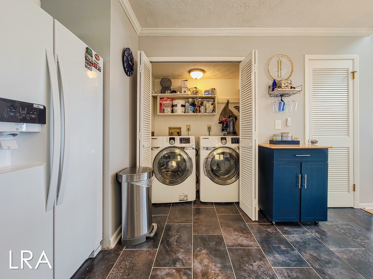 Washer and Dryer - 27