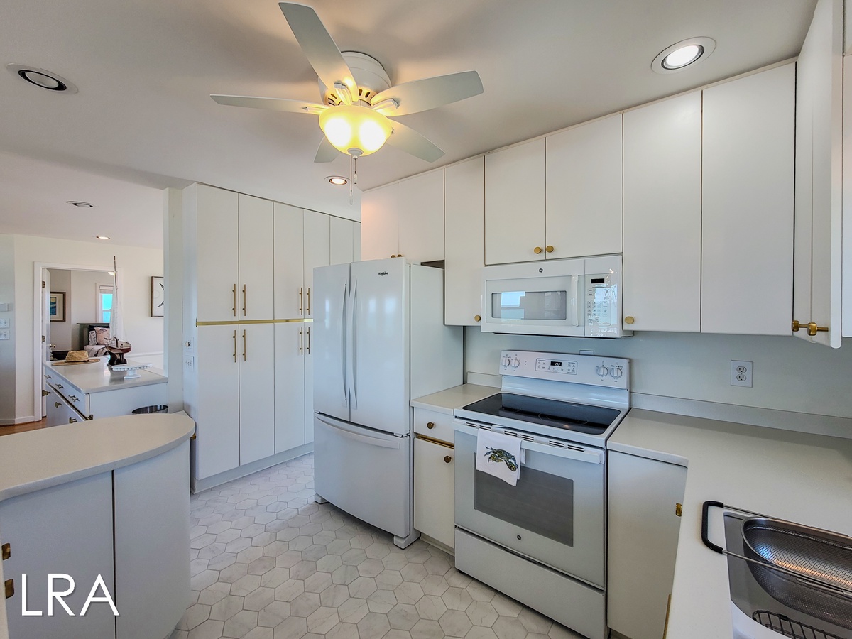 2405 S Shore Dr (Audreys Pearl [Int Ext Aerials] - watermarked-13