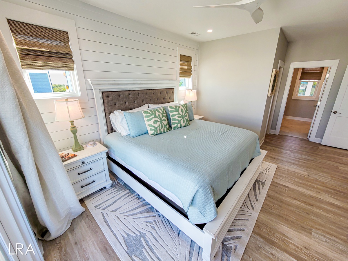Queen Bedroom-41