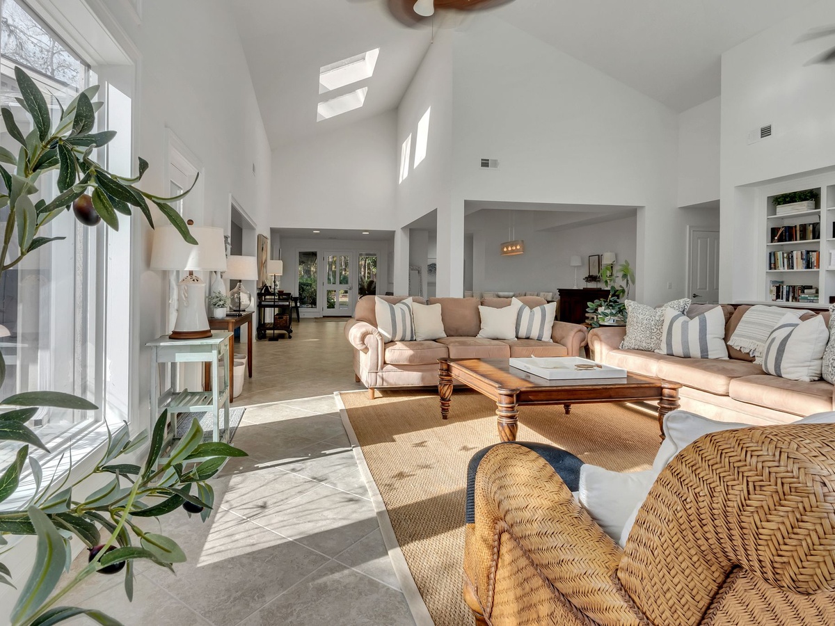 335 Greenwood Drive | Photo 2