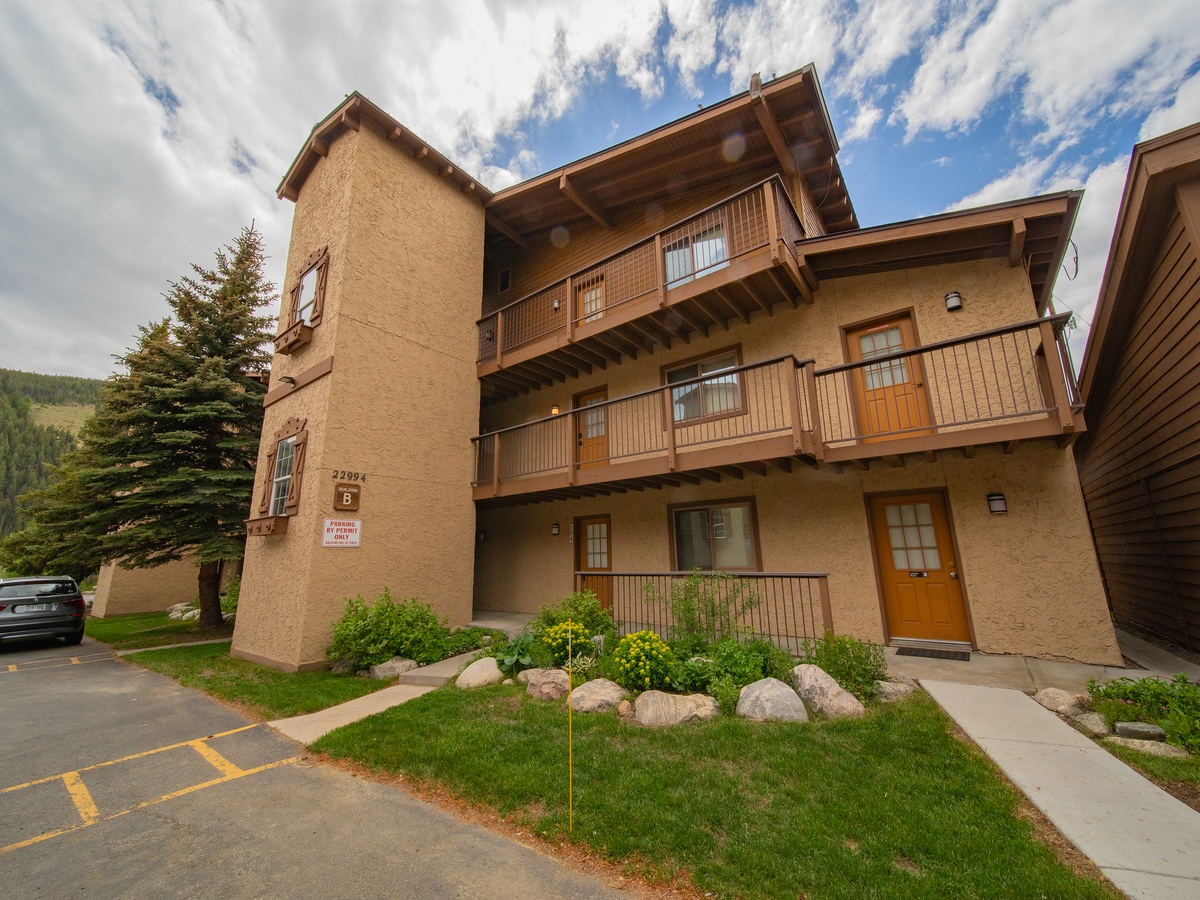 Resort Snowdance Condos