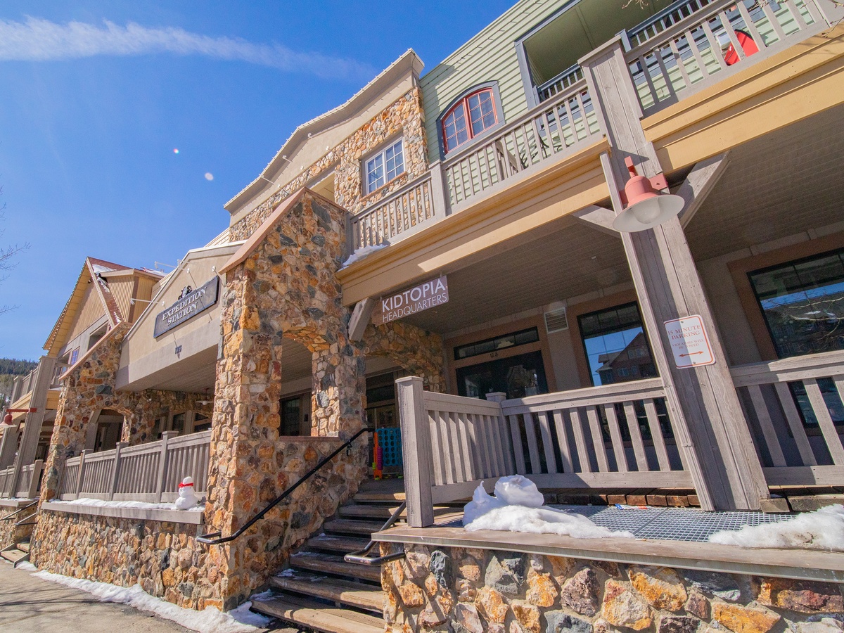 Resort Expedition Station