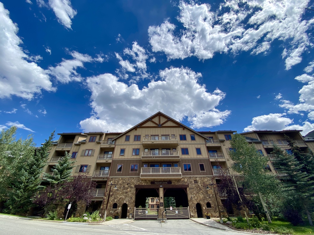 Resort Red Hawk Lodge