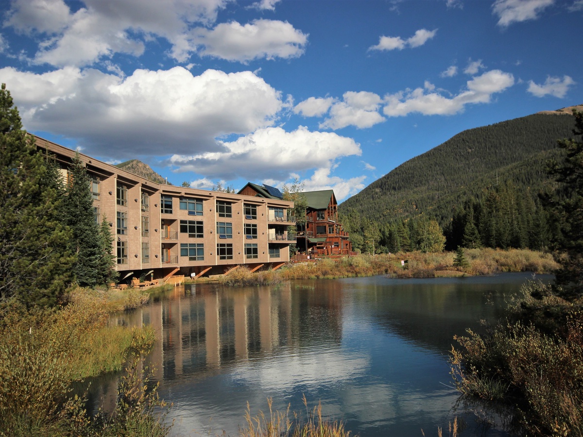 Resort River Bank Lodge