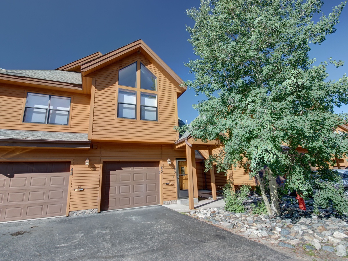 Snake River Townhomes are just walking distance to slopes SummitCove