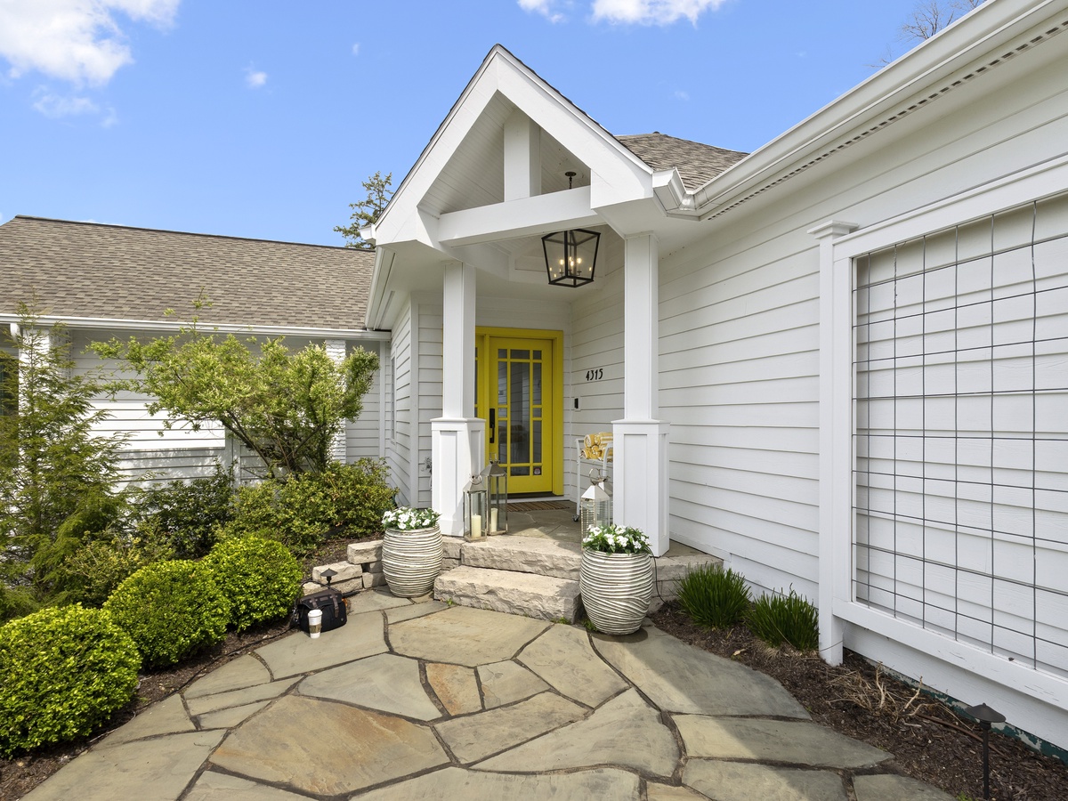Welcome to Lakeshore Luxury Living at Lakefront Bluff