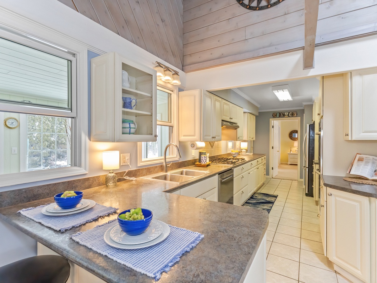 Extra dining space at the kitchen peninsula for casual meals or quick bites.