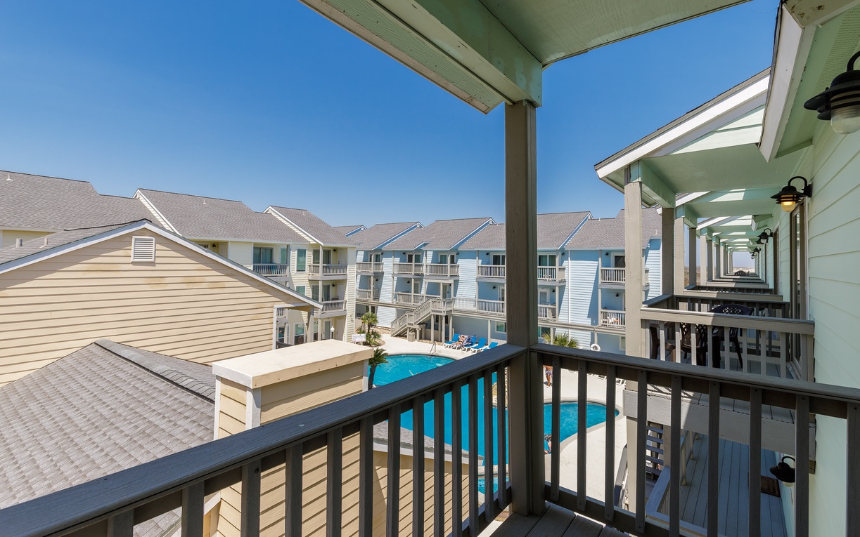 Step onto your private guest bedroom balcony and soak in the sparkling pool views.