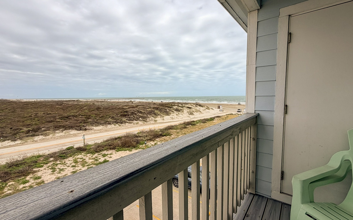 Step onto your primary bedroom balcony and breathe in the ocean breeze while taking in sweeping views of pristine beach and endless blue waters.