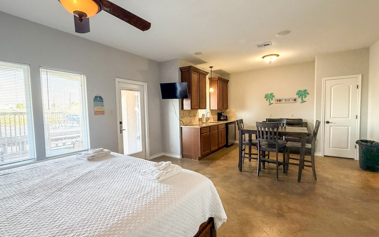 Your spacious suite combines comfort and convenience with a cozy bed, full kitchen, and dining area—everything you need for a perfect getaway.