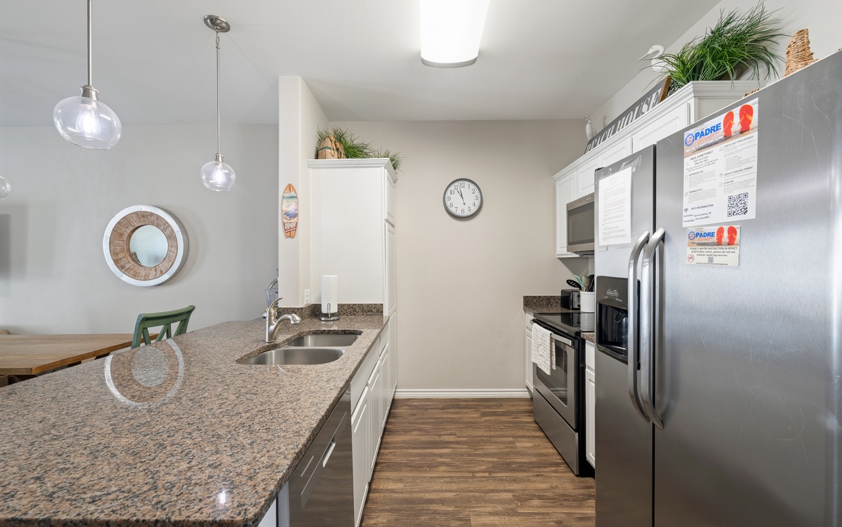 A bright, fully-equipped kitchen with everything you need to whip up your favorite meals. Granite counters, stainless appliances, and a cozy breakfast bar make cooking feel easy and inviting.