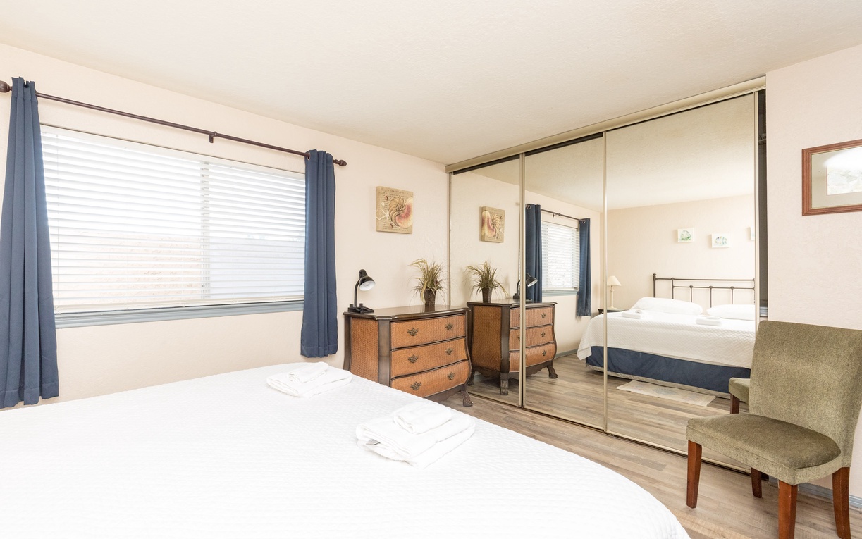 Slip into crisp white linens and wake up refreshed in your stylish bedroom with a king size bed.