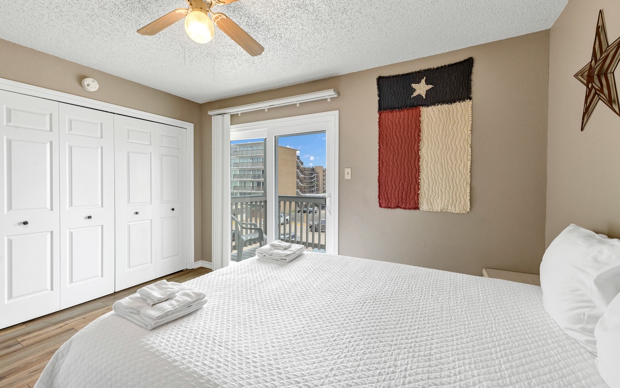 Rest peacefully in your comfortable bedroom with crisp linens and Texas-inspired décor, while city views await beyond your private balcony doors.