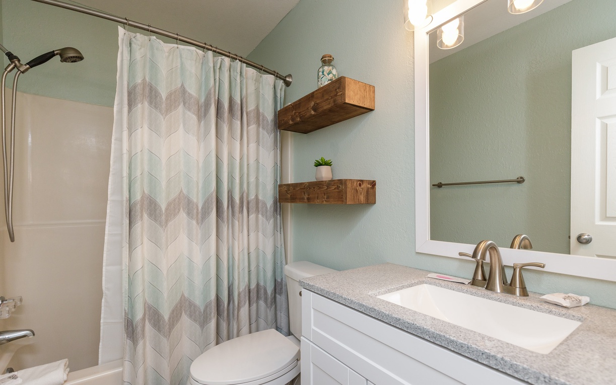 Primary bedroom bathroom
