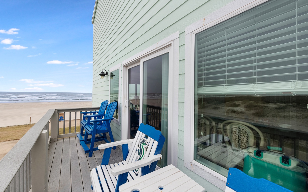One of the two beachfront balconies off the living and dining rooms