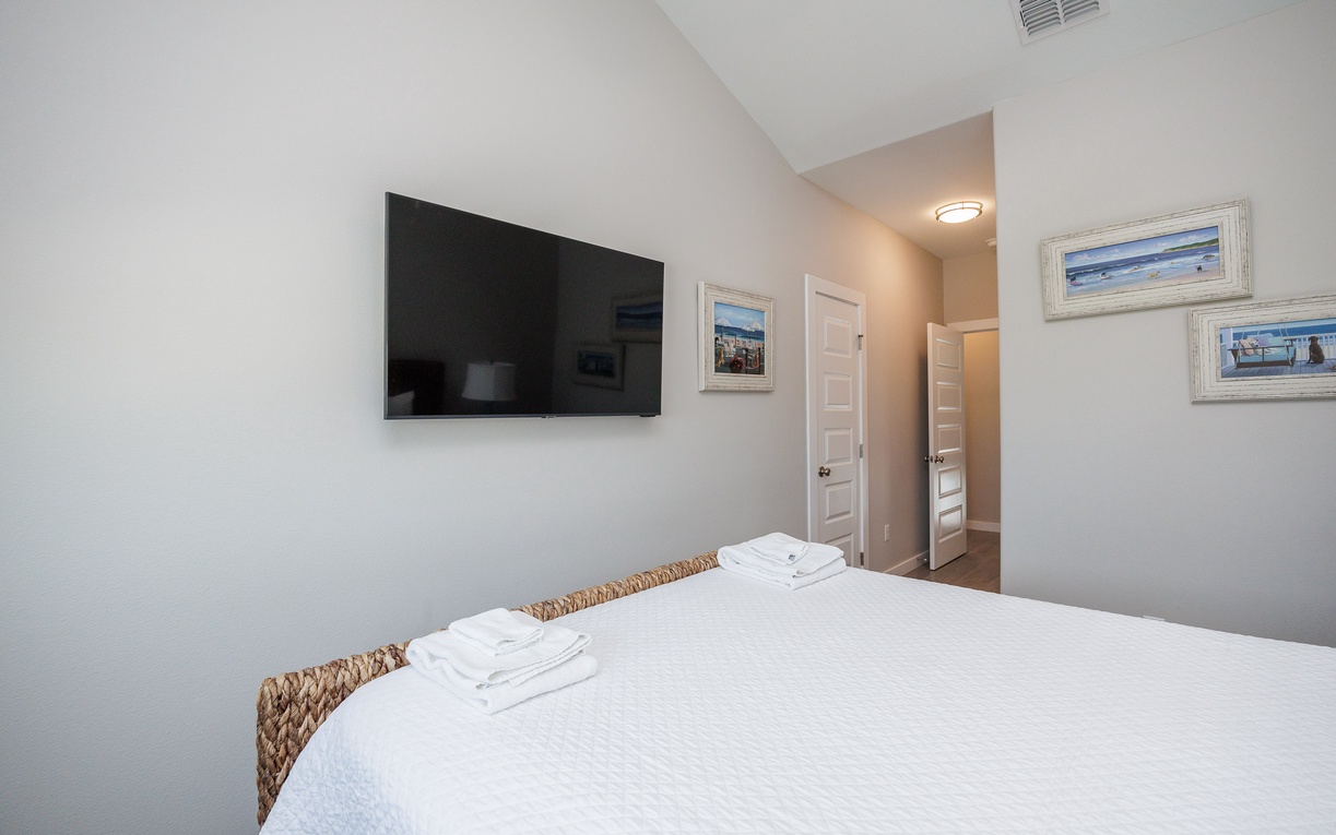 Drift off to peaceful sleep in your cozy bedroom, complete with crisp linens and coastal artwork to inspire sweet dreams.