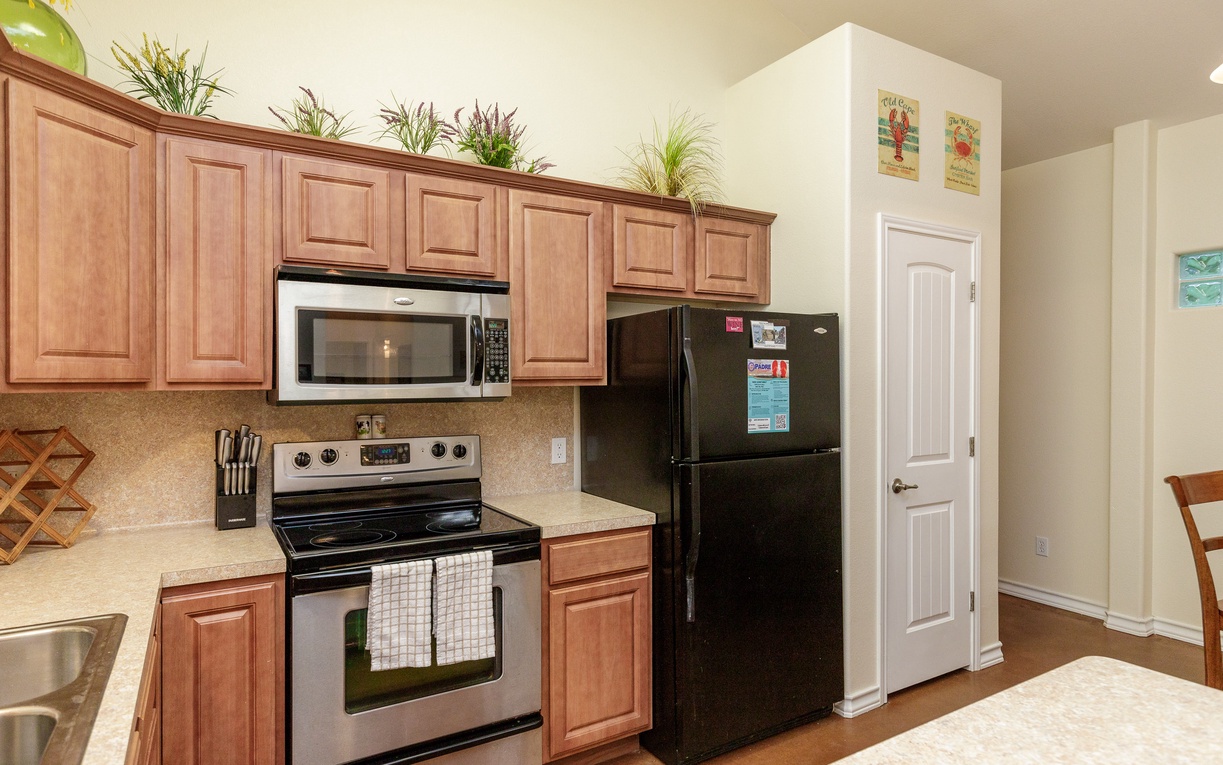 Coffee maker, toaster, cookware, dinnerware, and other kitchen essentials provided.