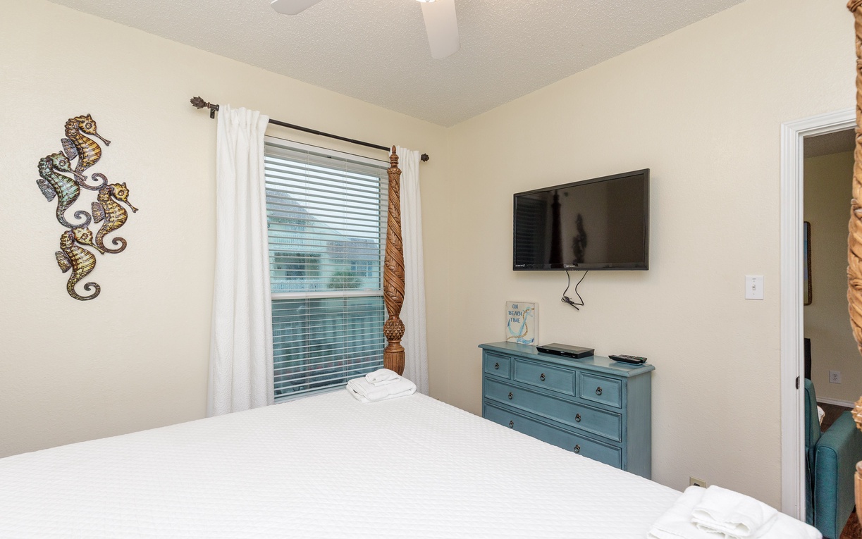 Drift off to sleep in your comfortable bedroom, complete with coastal decor and entertainment at your fingertips.