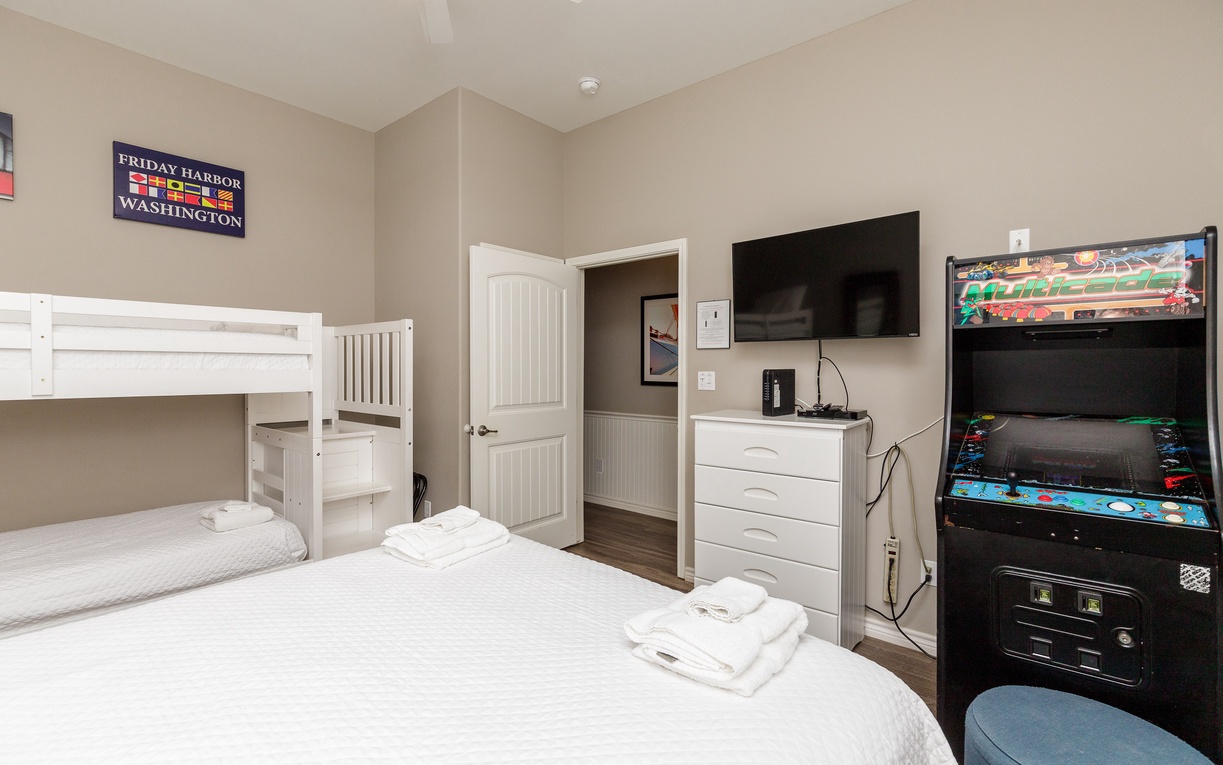 Your guest bedroom features a queen size bed, twin bunk beds, along with arcade games and TV for endless entertainment.