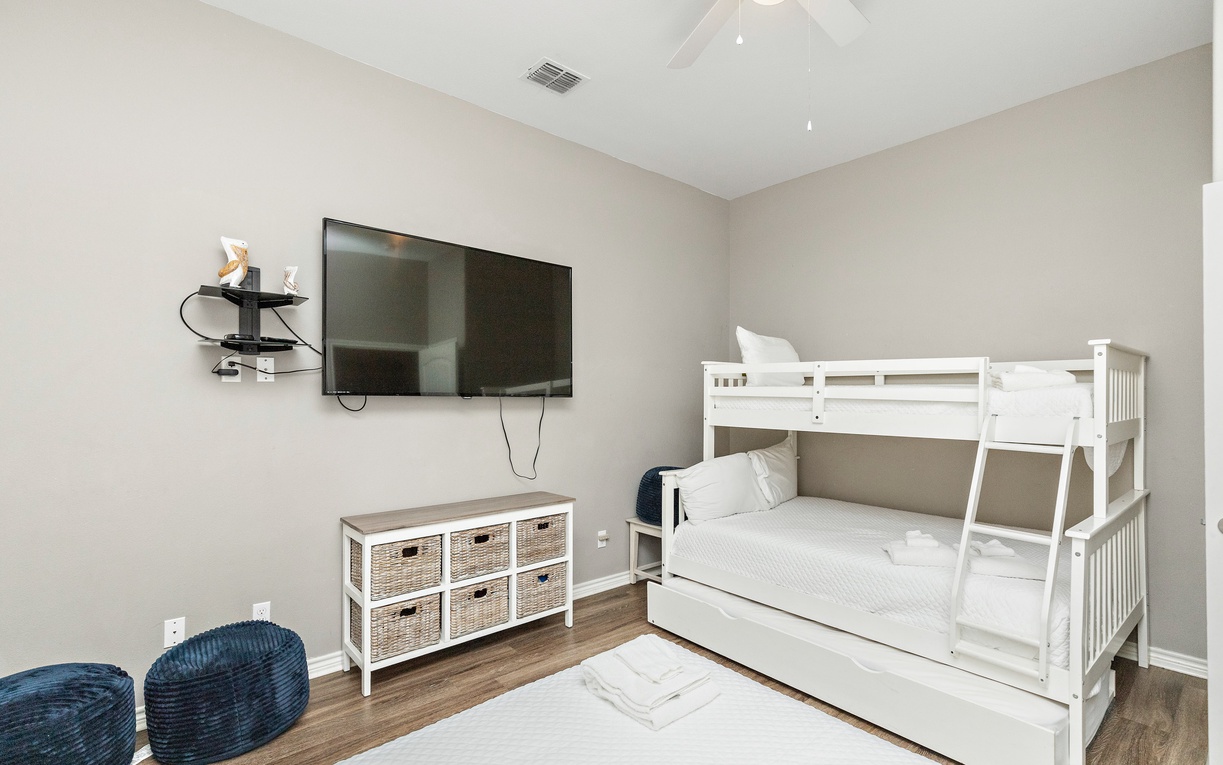 Your kids will love this cozy bunk room with a queen size bed, twin-over-full bunk bed and twin trundle bed.