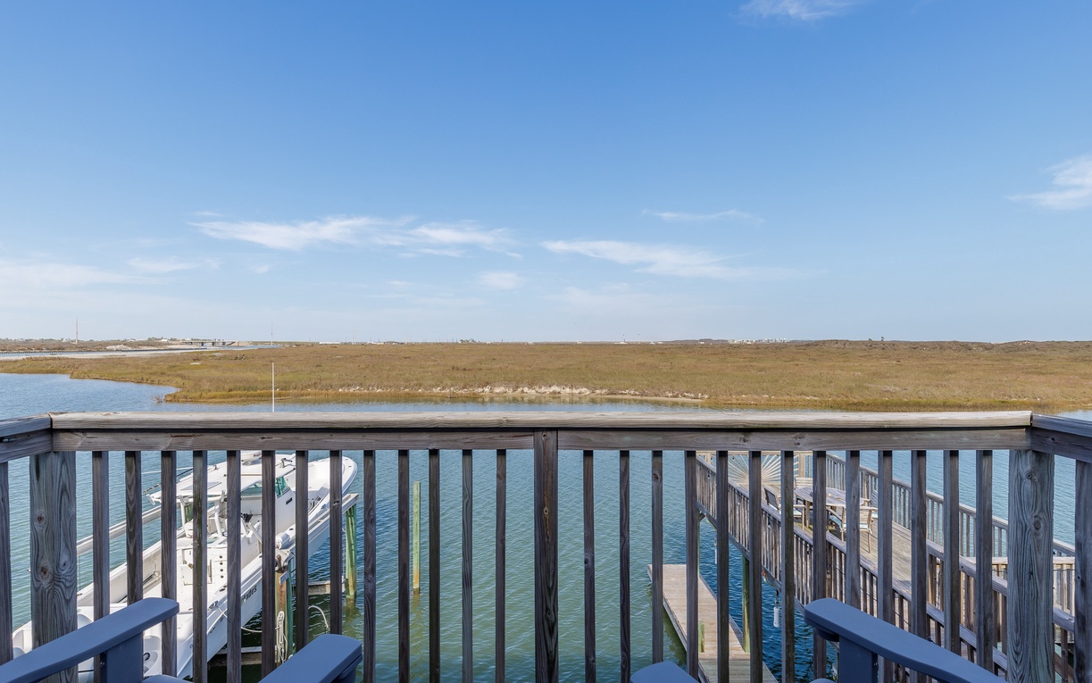 Step onto your private deck and breathe in the salt air as boats bob peacefully below and endless marshlands stretch to the horizon.