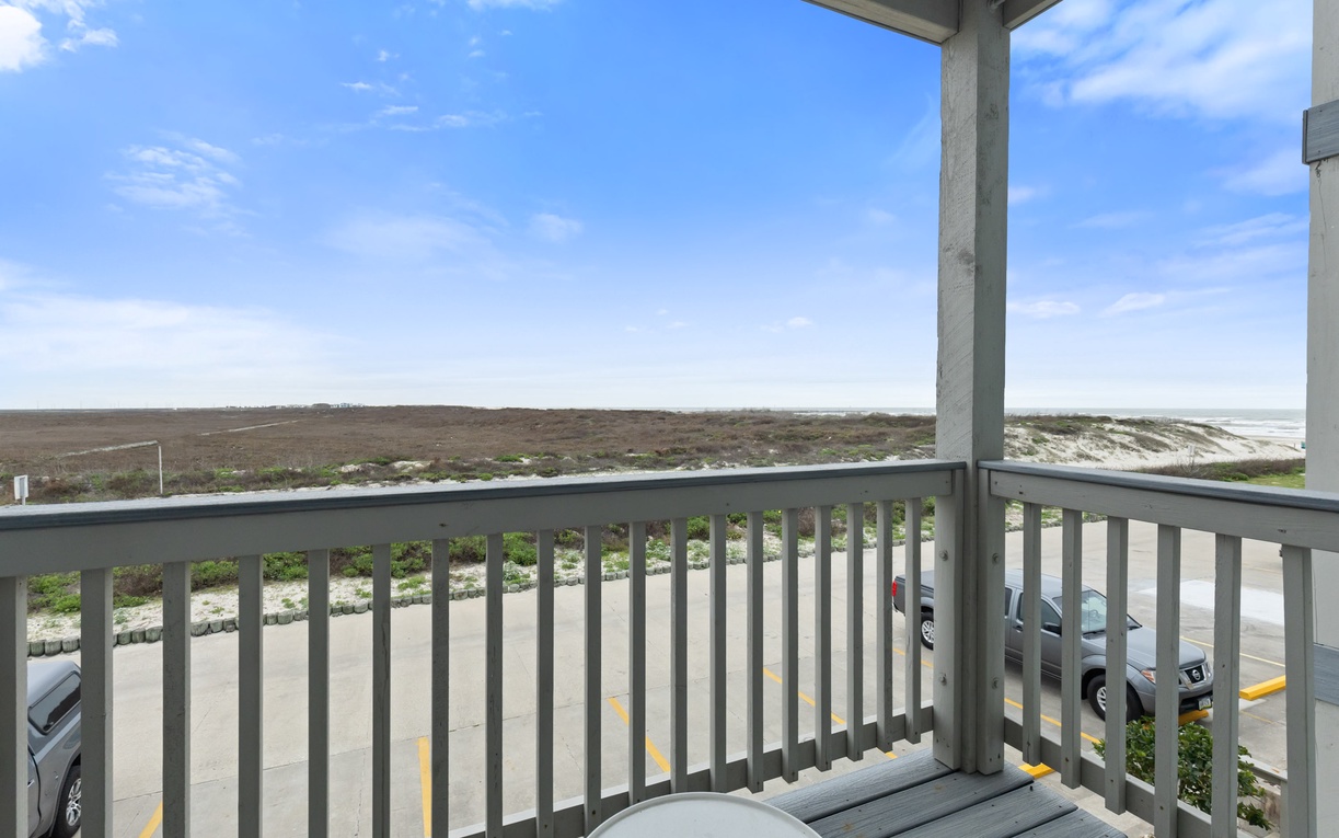 Step onto your private living room balcony and breathe in the endless views of natural dunes and coastline stretching to the horizon.