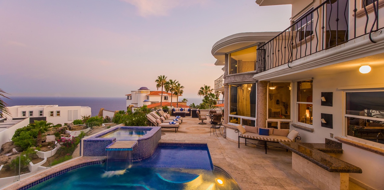 Side pool view