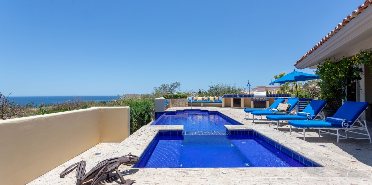 Jacuzzi and infinity pool with incredible ocean views