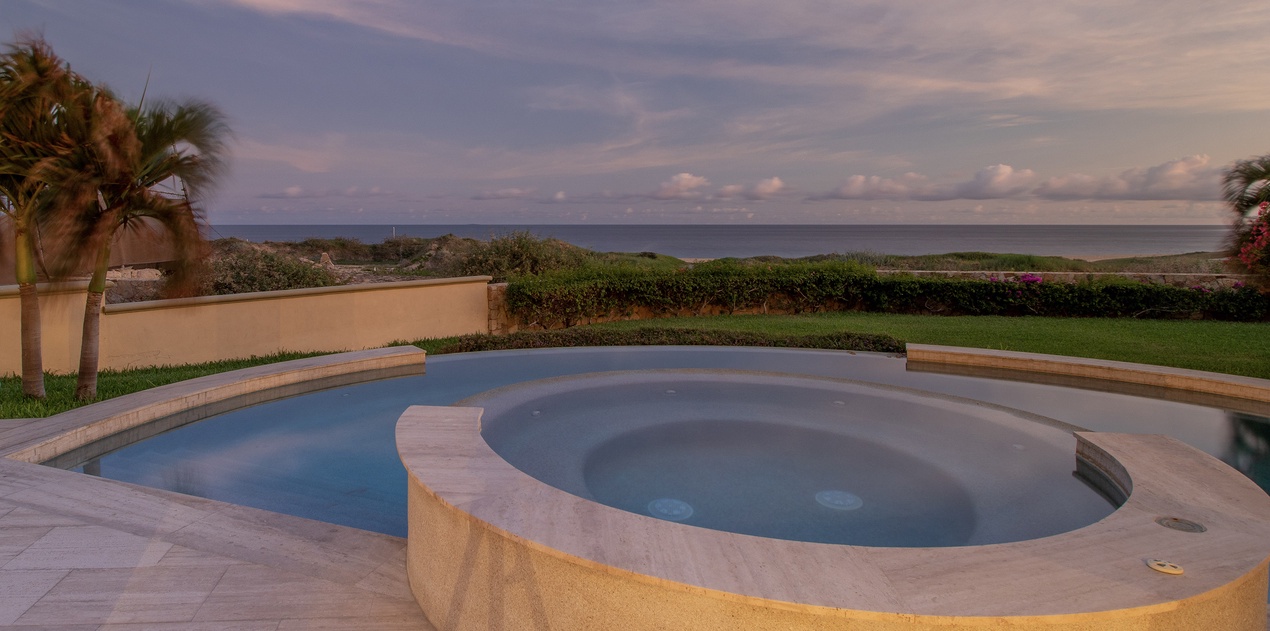 Pool and jacuzzi with ocean view