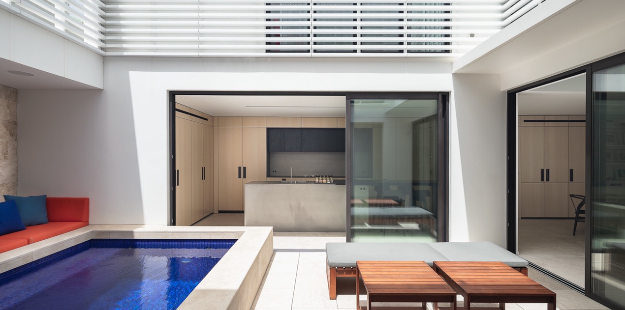 exterior1-opus-track2