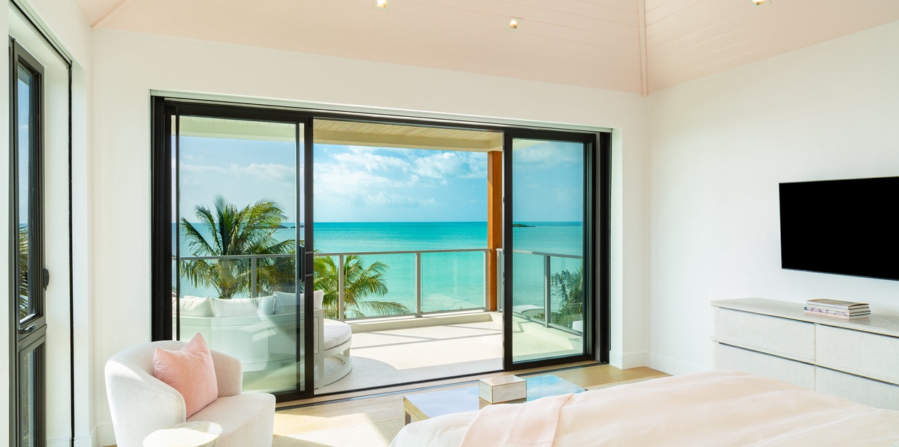 bedroom-1-villa-bristol-breeze-track3