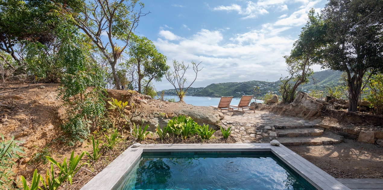 exterior-nanou-track1