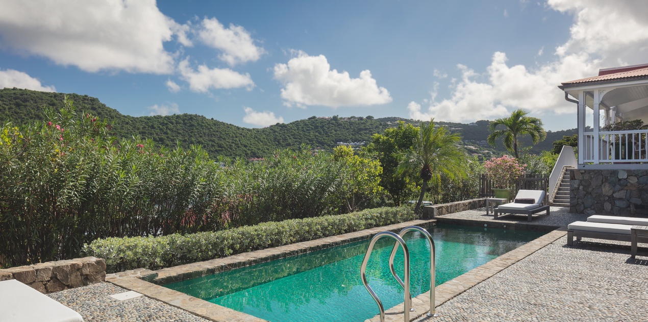 exterior-1-gustavia-view-track3