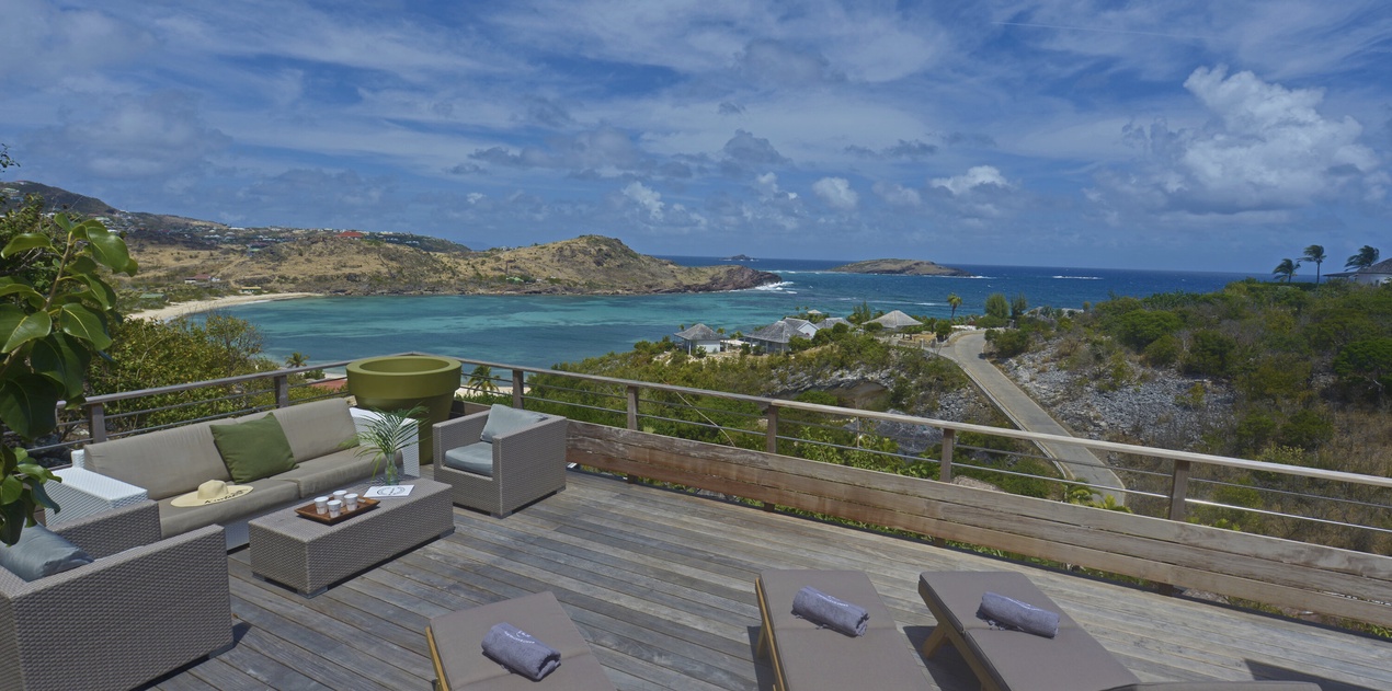 exterior-1-lagon-estate-track5