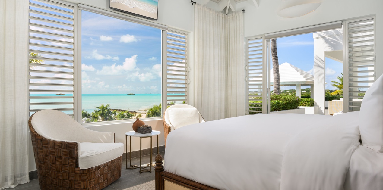 bedroom-1-twin-palms-track1