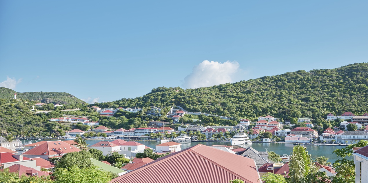 exterior-1-avee-track1